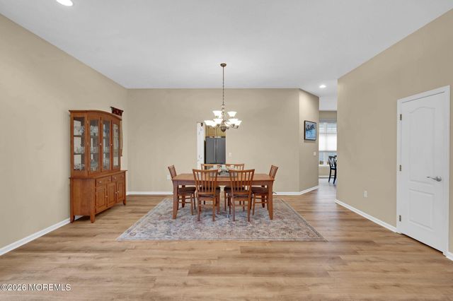 19 Goldenedge Way, Lakewood, NJ 08701