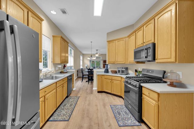 19 Goldenedge Way, Lakewood, NJ 08701