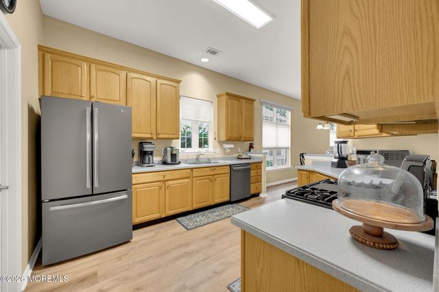 19 Goldenedge Way, Lakewood, NJ 08701