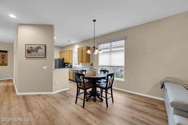 19 Goldenedge Way, Lakewood, NJ 08701