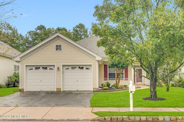 19 Goldenedge Way, Lakewood, NJ 08701