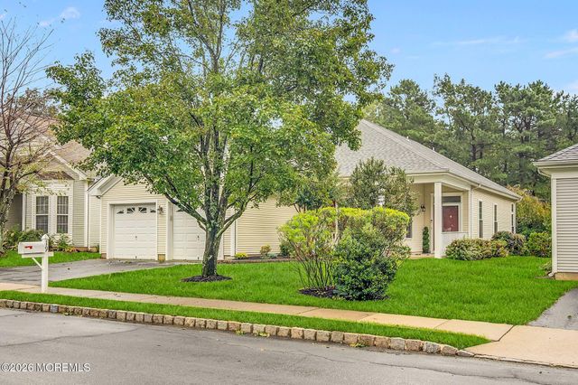 19 Goldenedge Way, Lakewood, NJ 08701