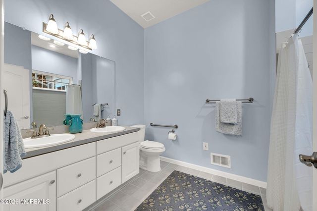 19 Goldenedge Way, Lakewood, NJ 08701