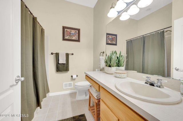 19 Goldenedge Way, Lakewood, NJ 08701