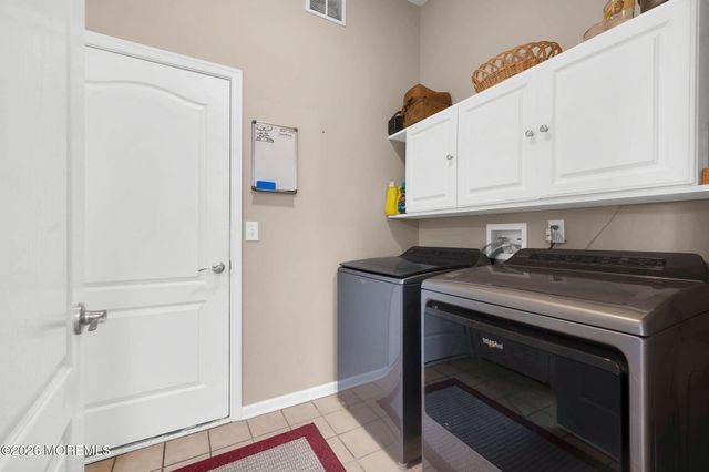 19 Goldenedge Way, Lakewood, NJ 08701