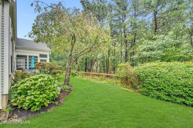 19 Goldenedge Way, Lakewood, NJ 08701
