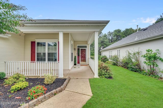 19 Goldenedge Way, Lakewood, NJ 08701