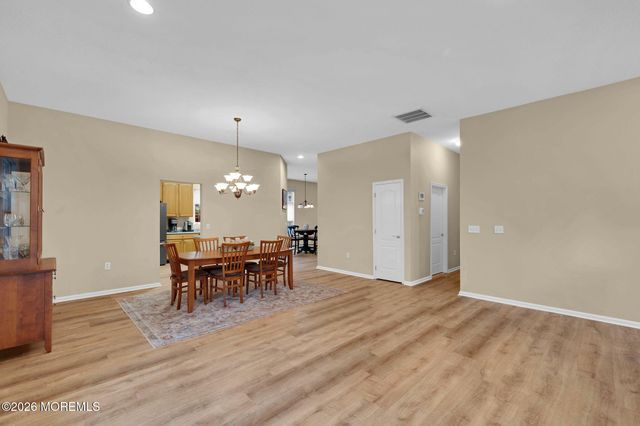 19 Goldenedge Way, Lakewood, NJ 08701