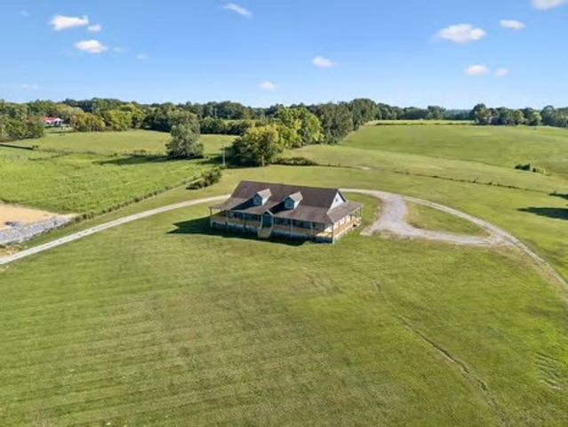 2118 Castelow Rd, Greenbrier, TN 37073