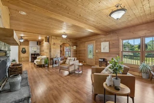 2118 Castelow Rd, Greenbrier, TN 37073