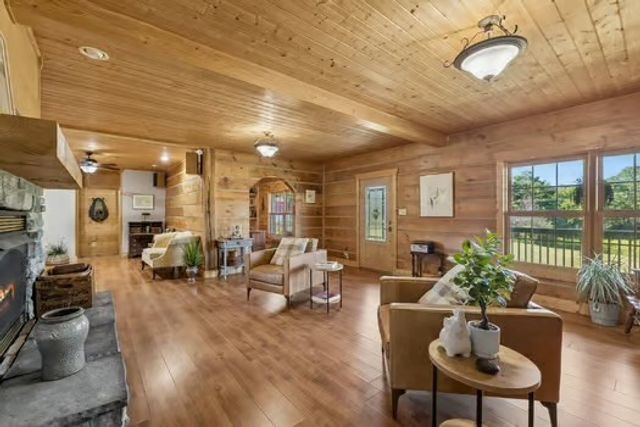 2118 Castelow Rd, Greenbrier, TN 37073