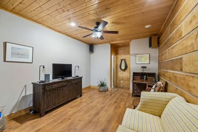 2118 Castelow Rd, Greenbrier, TN 37073