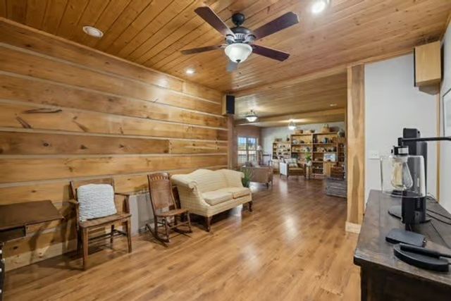 2118 Castelow Rd, Greenbrier, TN 37073