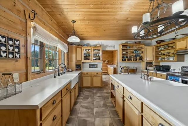 2118 Castelow Rd, Greenbrier, TN 37073