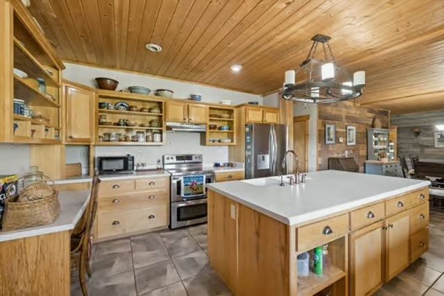 2118 Castelow Rd, Greenbrier, TN 37073