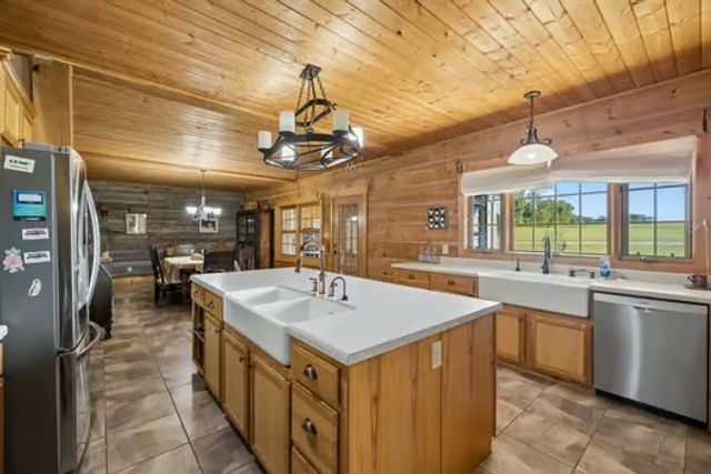 2118 Castelow Rd, Greenbrier, TN 37073
