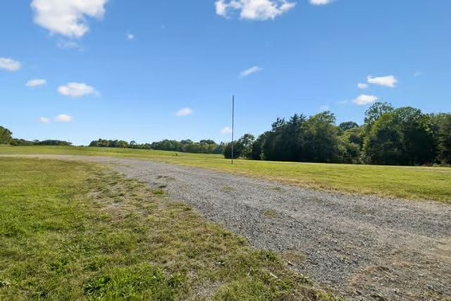 2118 Castelow Rd, Greenbrier, TN 37073
