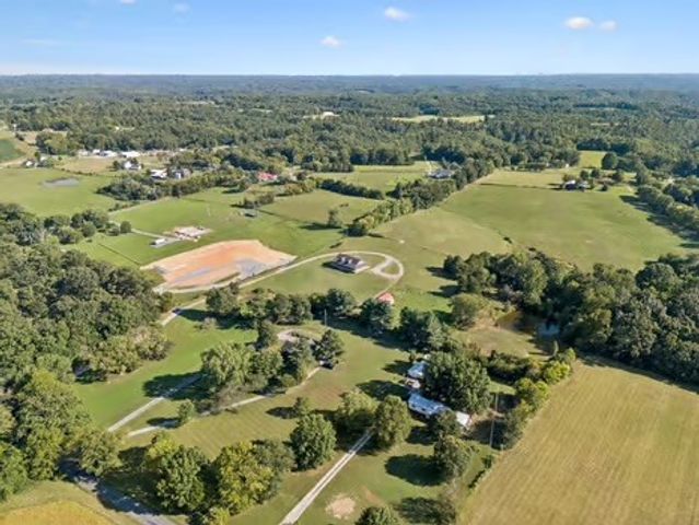 2118 Castelow Rd, Greenbrier, TN 37073