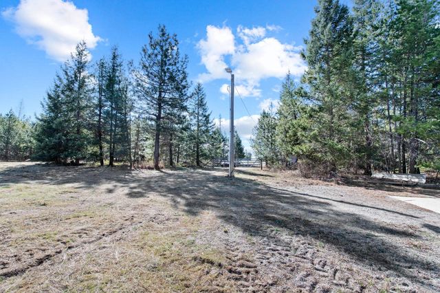 329571 Highway 2 Hwy, Newport, WA 99156