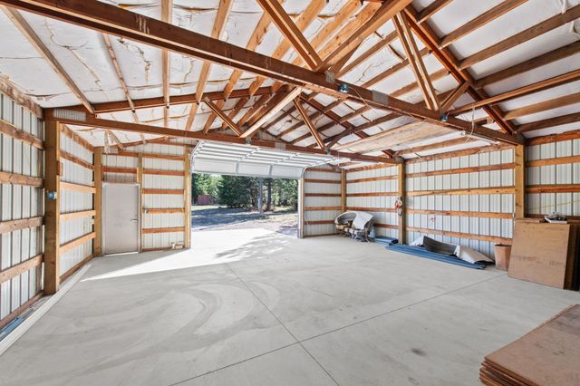 329571 Highway 2 Hwy, Newport, WA 99156