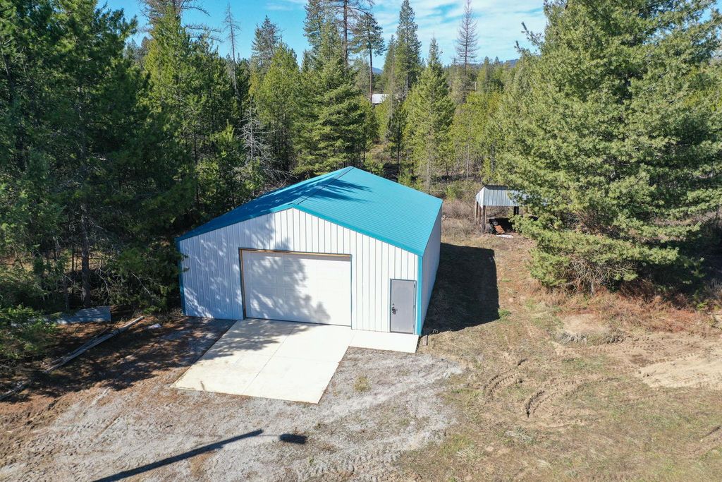 329571 Highway 2 Hwy, Newport, WA 99156