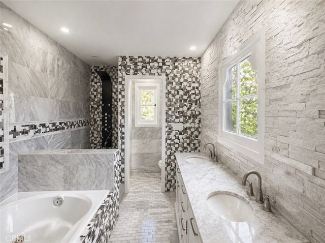 710 Adelaide Place, Santa Monica, CA 90402