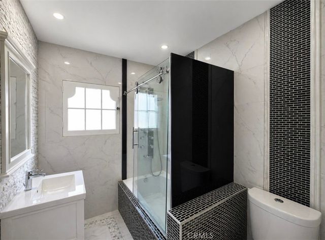710 Adelaide Place, Santa Monica, CA 90402