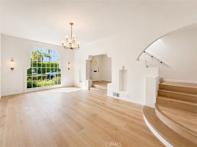 710 Adelaide Place, Santa Monica, CA 90402