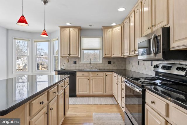 160 COUNTRY FARMS RD, Marlton, NJ 08053