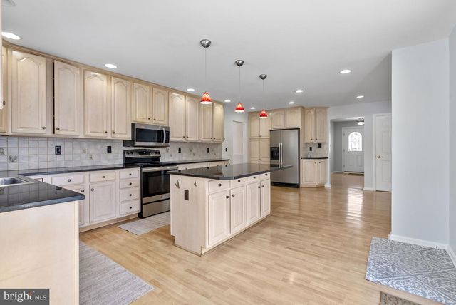 160 COUNTRY FARMS RD, Marlton, NJ 08053