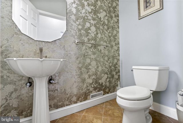 160 COUNTRY FARMS RD, Marlton, NJ 08053