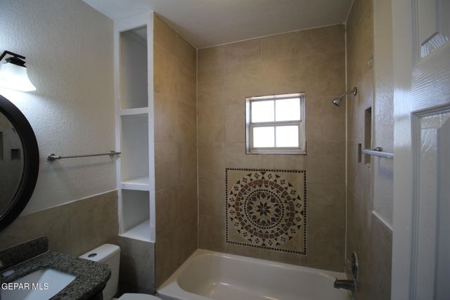 8903 OLD COUNTY Road A, El Paso, TX 79907