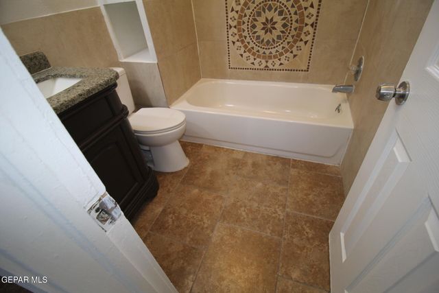 8903 OLD COUNTY Road A, El Paso, TX 79907