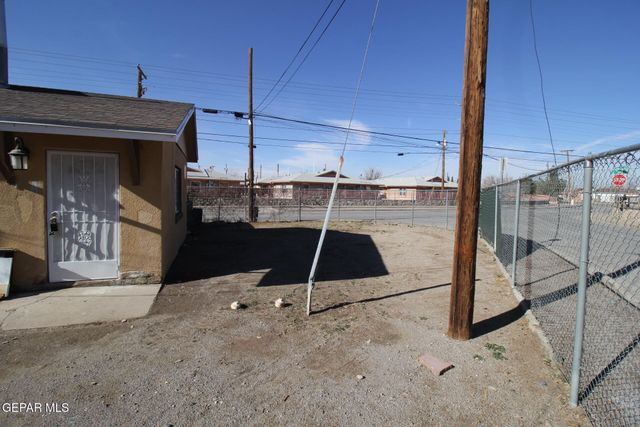 8903 OLD COUNTY Road A, El Paso, TX 79907