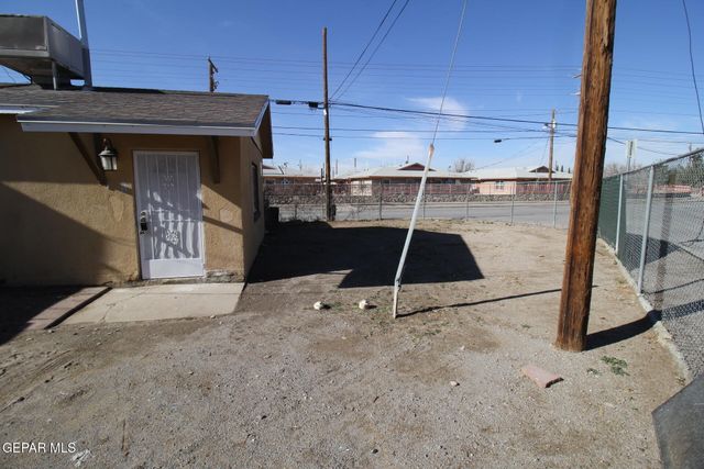 8903 OLD COUNTY Road A, El Paso, TX 79907