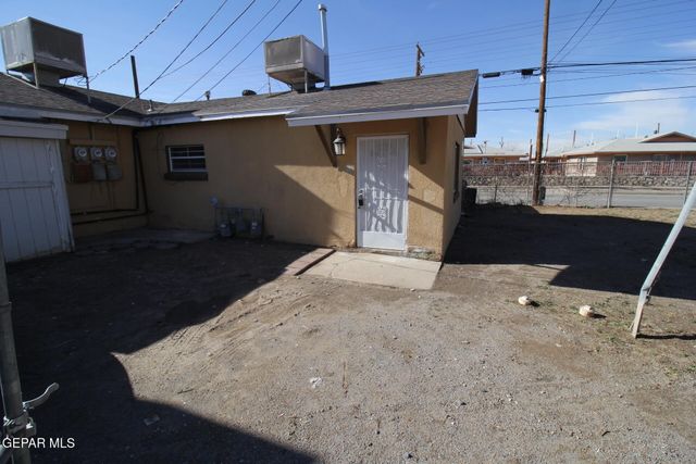 8903 OLD COUNTY Road A, El Paso, TX 79907