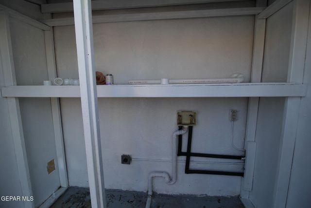 8903 OLD COUNTY Road A, El Paso, TX 79907