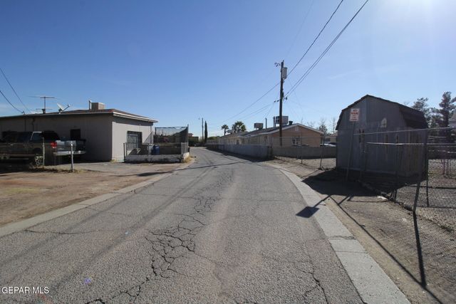 8903 OLD COUNTY Road A, El Paso, TX 79907