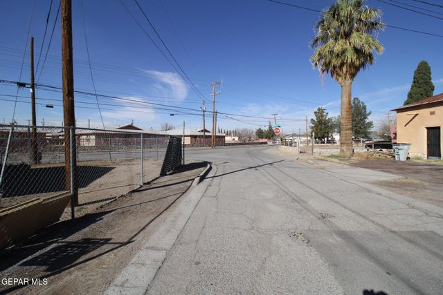 8903 OLD COUNTY Road A, El Paso, TX 79907