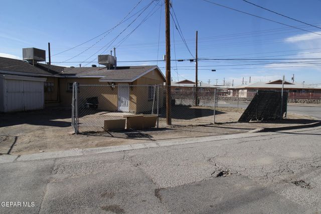 8903 OLD COUNTY Road A, El Paso, TX 79907