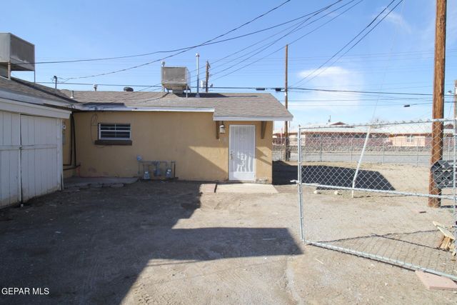 8903 OLD COUNTY Road A, El Paso, TX 79907