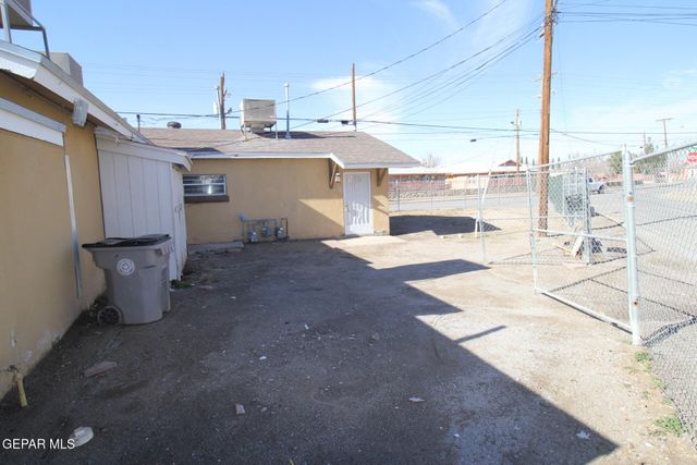 8903 OLD COUNTY Road A, El Paso, TX 79907