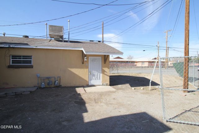 8903 OLD COUNTY Road A, El Paso, TX 79907