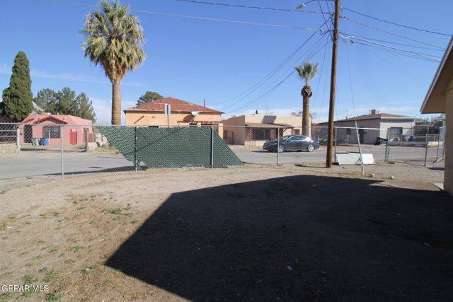 8903 OLD COUNTY Road A, El Paso, TX 79907