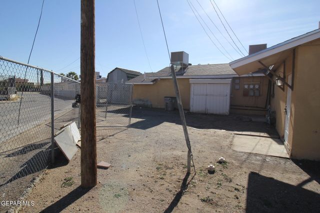 8903 OLD COUNTY Road A, El Paso, TX 79907