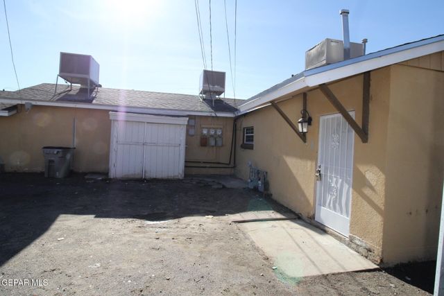 8903 OLD COUNTY Road A, El Paso, TX 79907