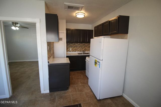 8903 OLD COUNTY Road A, El Paso, TX 79907