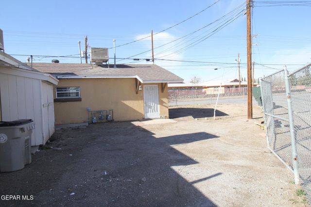 8903 OLD COUNTY Road A, El Paso, TX 79907