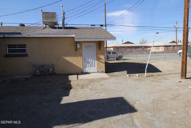 8903 OLD COUNTY Road A, El Paso, TX 79907