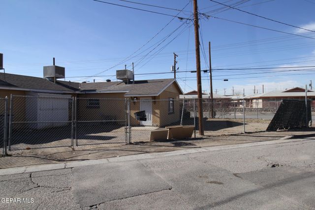 8903 OLD COUNTY Road A, El Paso, TX 79907